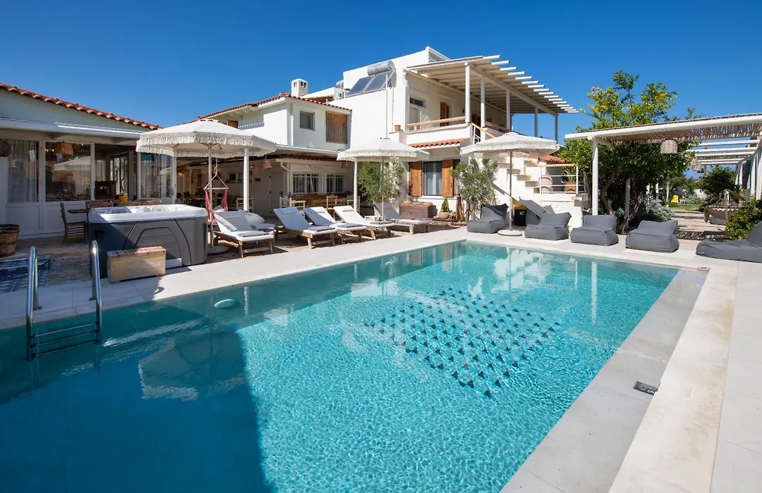 Villa Arancia Private Pool, 2 Jacuzzis & Bbq Area-1